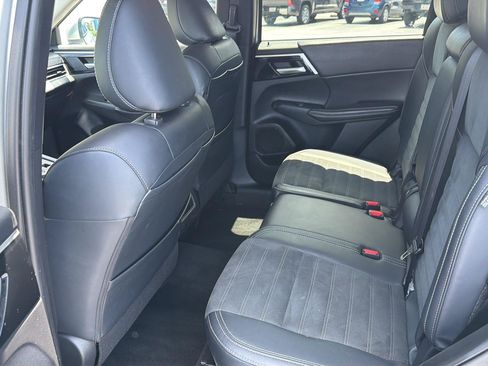 Used 2024 Mitsubishi Outlander SE FWD image 11