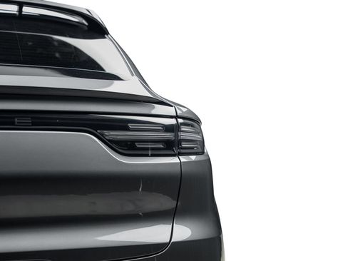 Used 2023 Porsche Cayenne Turbo AWD/4WD image 13