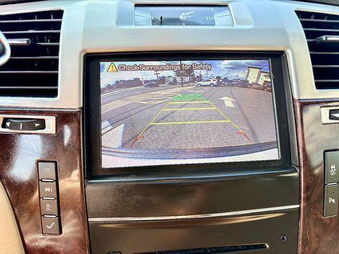Used 2014 Cadillac Escalade Luxury AWD/4WD image 15