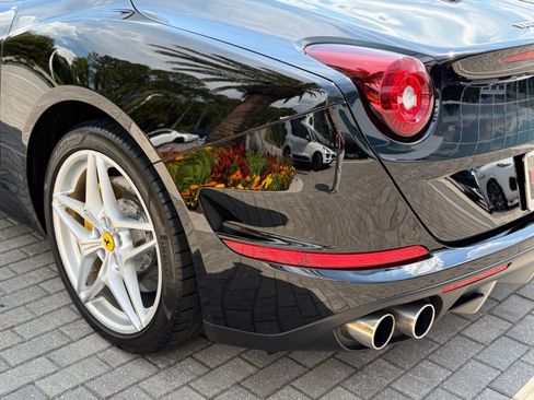 Used 2016 Ferrari California T RWD image 23