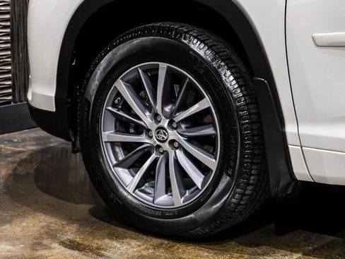 Used 2018 Toyota Highlander XLE w/ Protection Package #3 AWD/4WD image 52