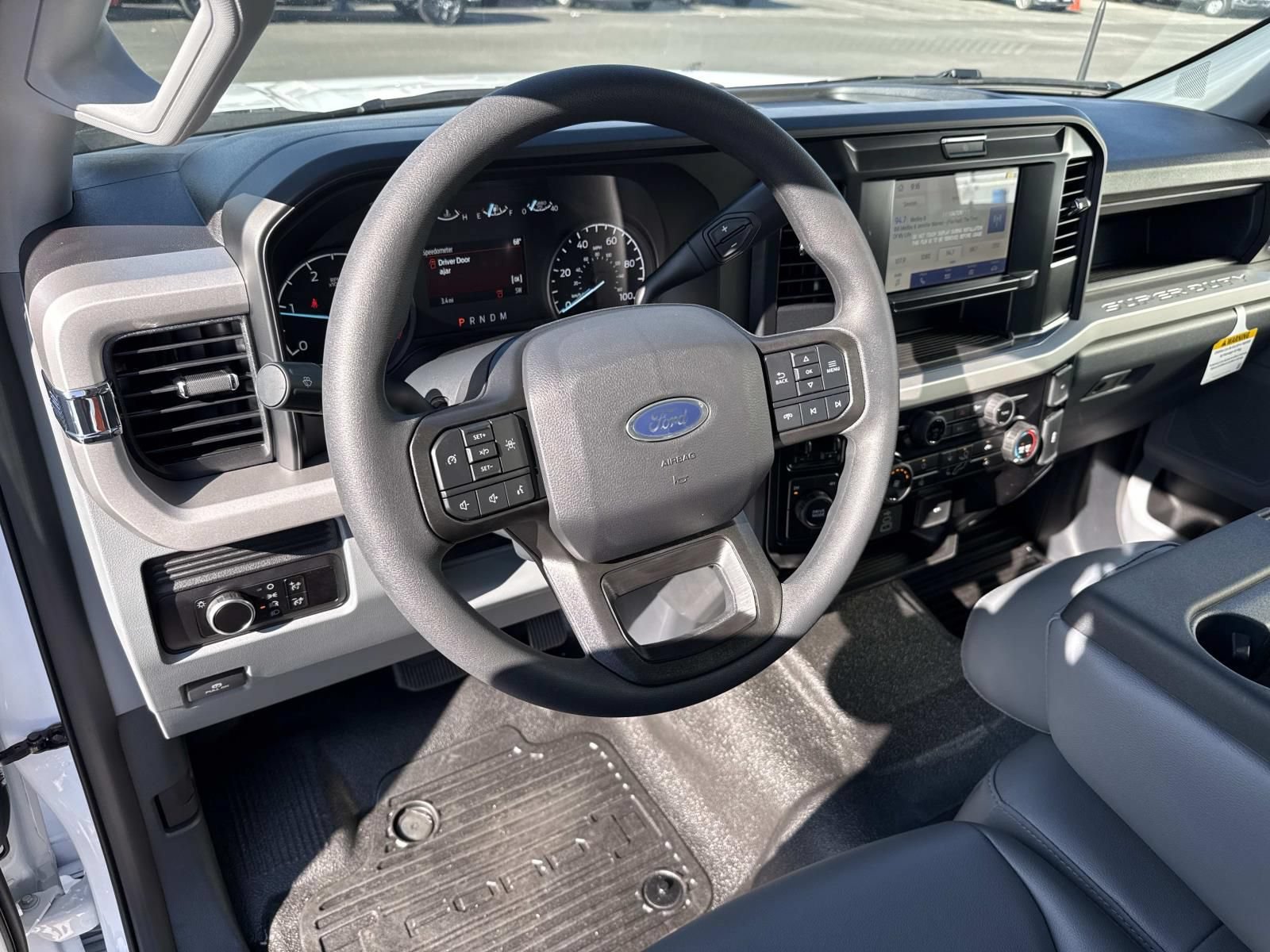 New 2026 Ford F550 4x4 SuperCab Super Duty image 13