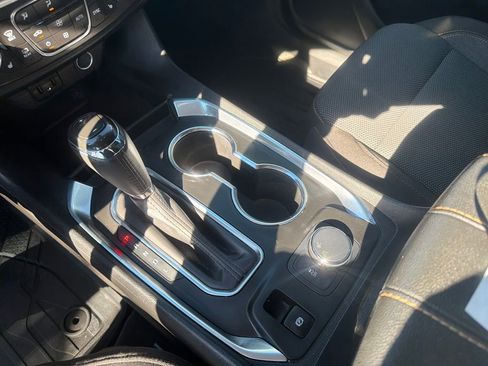 Used 2020 Chevrolet Traverse LT image 39