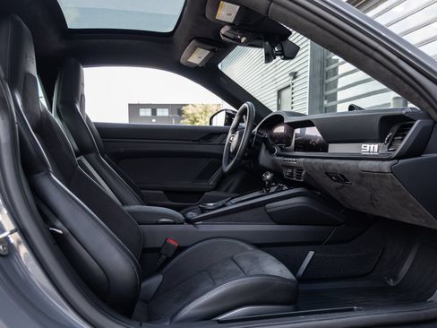 Certified 2025 Porsche 911 Carrera 4 GTS AWD/4WD image 38
