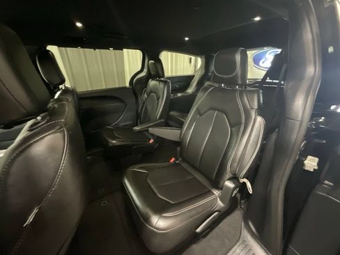 Used 2025 Chrysler Pacifica Select FWD image 10