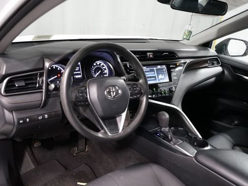 Used 2019 Toyota Camry LE FWD image 7