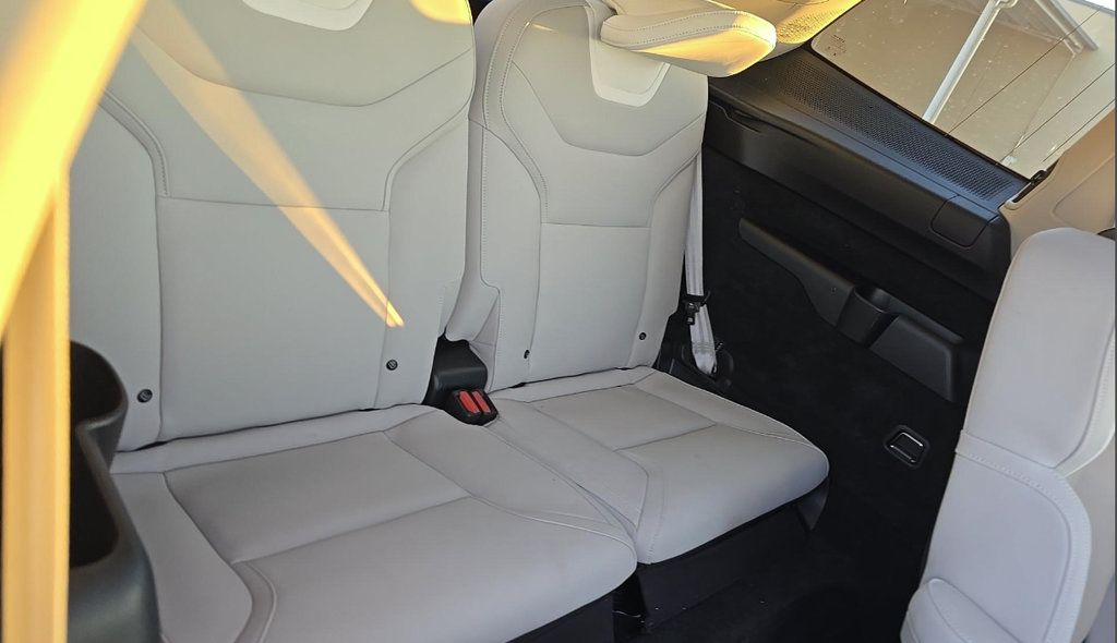 Used 2025 Volvo EX90 Ultra AWD/4WD image 18