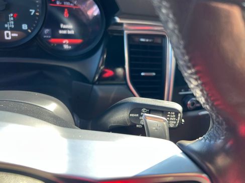 Used 2018 Porsche Macan image 23