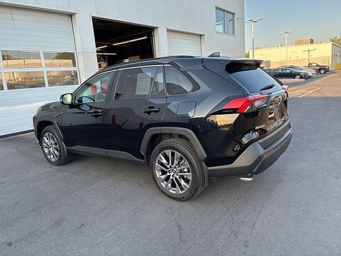 Certified 2022 Toyota RAV4 XLE Premium image 19