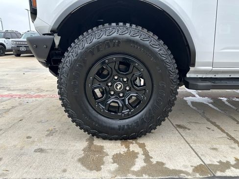 Used 2024 Ford Bronco Wildtrak image 26