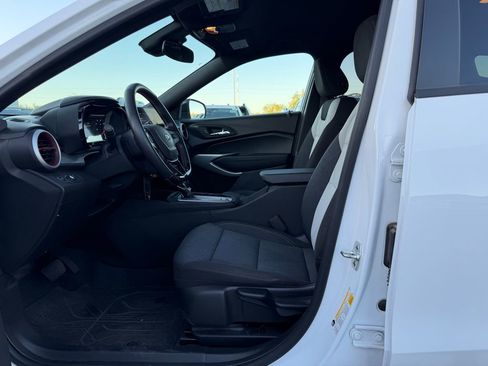 Used 2024 Chevrolet Trax RS FWD image 7