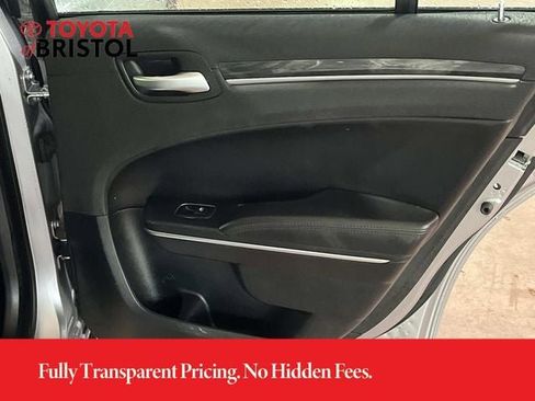 Used 2018 Chrysler 300 Touring L AWD/4WD image 19