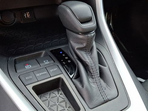 Certified 2025 Toyota RAV4 XLE FWD image 18