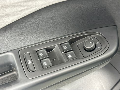 Used 2023 Volkswagen Taos S image 17