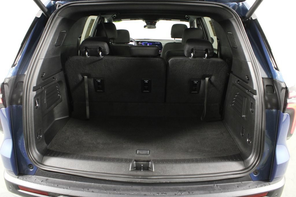 Used 2026 Chevrolet Traverse LT FWD image 16