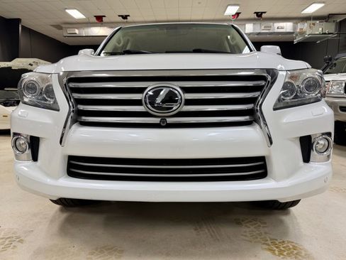 Used 2013 Lexus LX 570 4WD w/ Luxury Pkg w/Pre-crash image 11