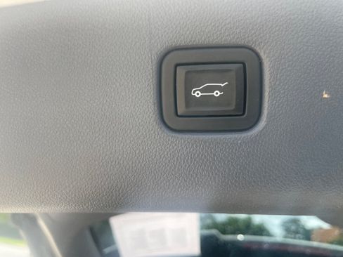 Used 2020 Chevrolet Blazer LT w/ Sound & Technology Package FWD image 17