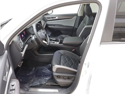 New 2026 Volkswagen Atlas Peak Edition image 6