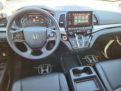 Certified 2024 Honda Odyssey Touring image 12