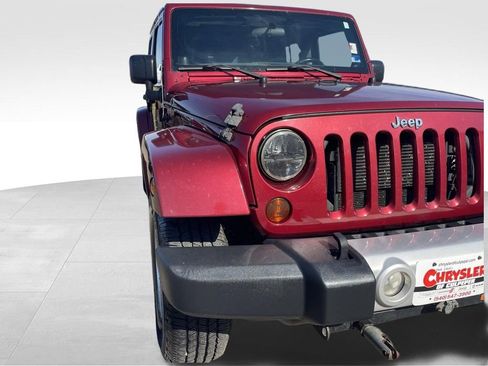 Used 2012 Jeep Wrangler Unlimited Sahara w/ Connectivity Group AWD/4WD image 17