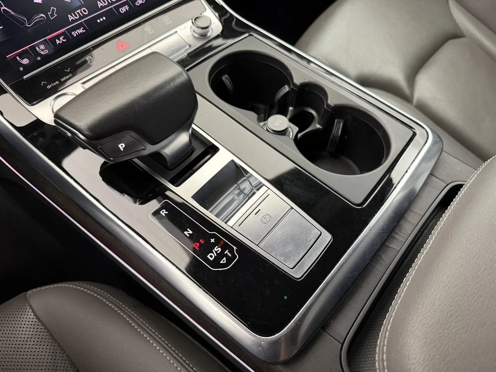 Used 2019 Audi Q8 Prestige AWD/4WD image 36