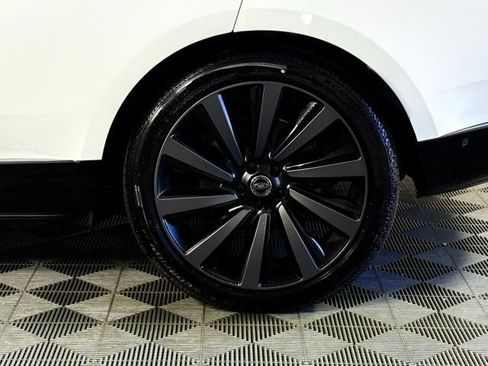 New 2025 Land Rover Range Rover SV image 14