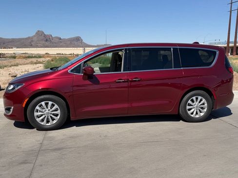 Used 2018 Chrysler Pacifica Touring Plus FWD image 13