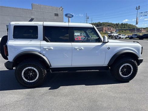 New 2025 Ford Bronco Outer Banks w/ Sasquatch Package image 3