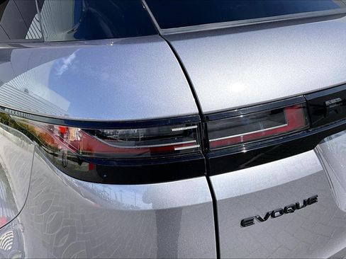 Used 2025 Land Rover Range Rover Evoque Dynamic SE image 29