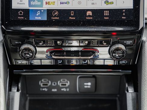 New 2025 Jeep Grand Cherokee Overland w/ Adv Protech Group III image 23