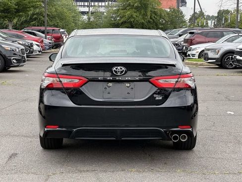 Used 2018 Toyota Camry SE FWD image 3
