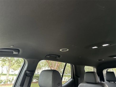 Used 2023 Chevrolet Traverse LT image 16