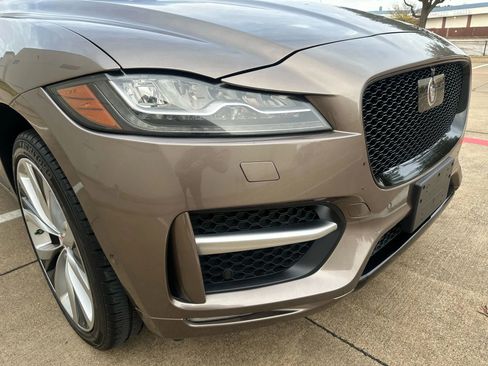 Used 2017 Jaguar F-PACE R-Sport image 4