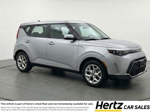 Used 2025 Kia Soul LX w/ LX Technology Package FWD image 1