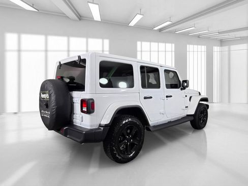 Used 2021 Jeep Wrangler Unlimited Sahara AWD/4WD image 8