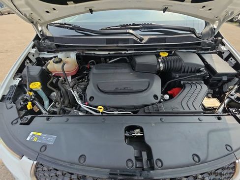 Used 2021 Chrysler Pacifica Touring-L FWD image 28