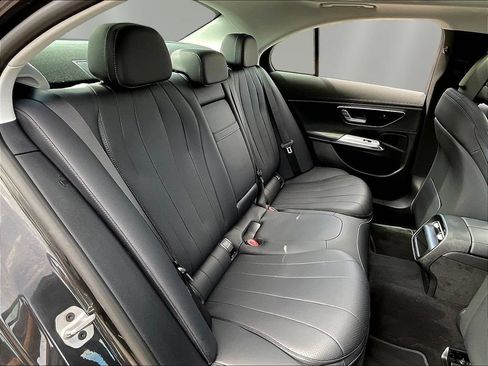 Certified 2025 Mercedes-Benz E 350 4MATIC Sedan w/ MBUS Superscreen Package image 27
