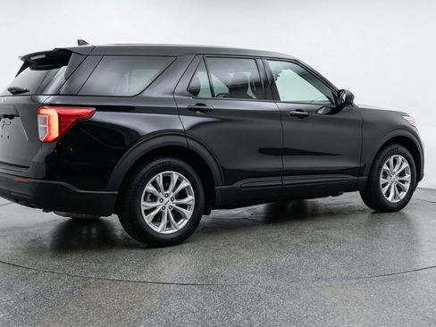 Used 2024 Ford Explorer Limited image 9