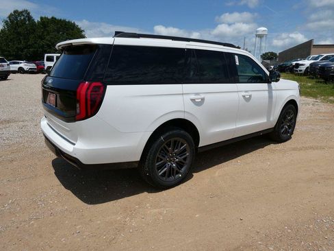 New 2027 Ford Expedition Platinum w/ Stealth Appearance Package AWD/4WD image 5