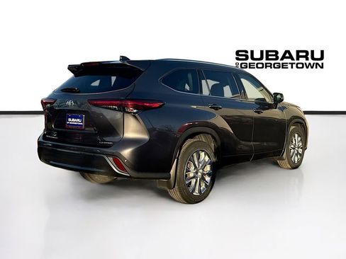 Used 2020 Toyota Highlander Limited image 7