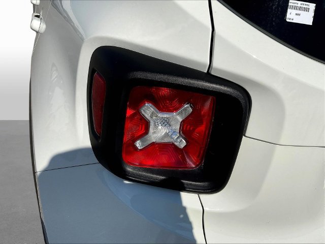 Used 2023 Jeep Renegade Altitude AWD/4WD image 24