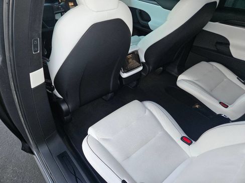 Used 2022 Tesla Model X Plaid image 21