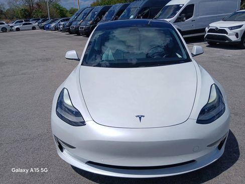 Used 2021 Tesla Model 3 Performance image 3