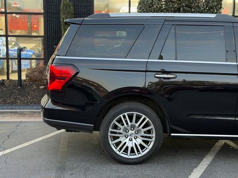 Used 2024 Ford Expedition Limited image 22