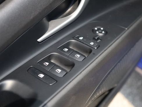 Used 2024 Hyundai Elantra SEL FWD image 18