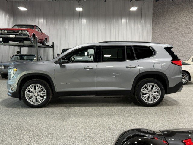 Certified 2026 GMC Acadia Elevation w/ Elevation Premium Package AWD/4WD image 2