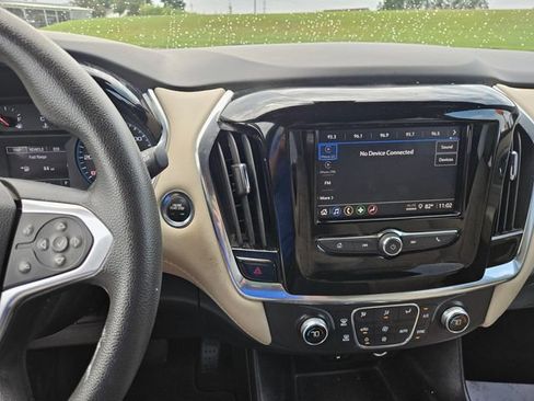 Used 2023 Chevrolet Traverse LS FWD image 17
