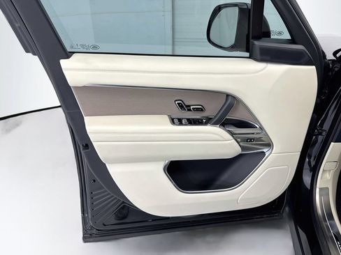 Used 2025 Land Rover Range Rover SE AWD/4WD image 23