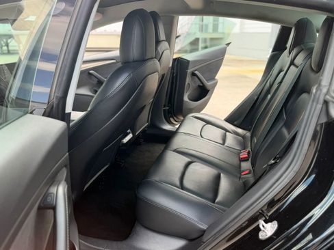 Used 2022 Tesla Model 3 Standard Range image 18