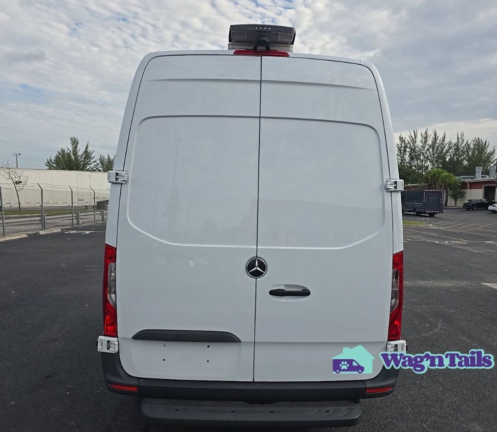 Used 2024 Mercedes-Benz Sprinter 2500 w/ Acoustic Package image 5